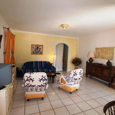 Casa Tilly, La Conia קניגיונה